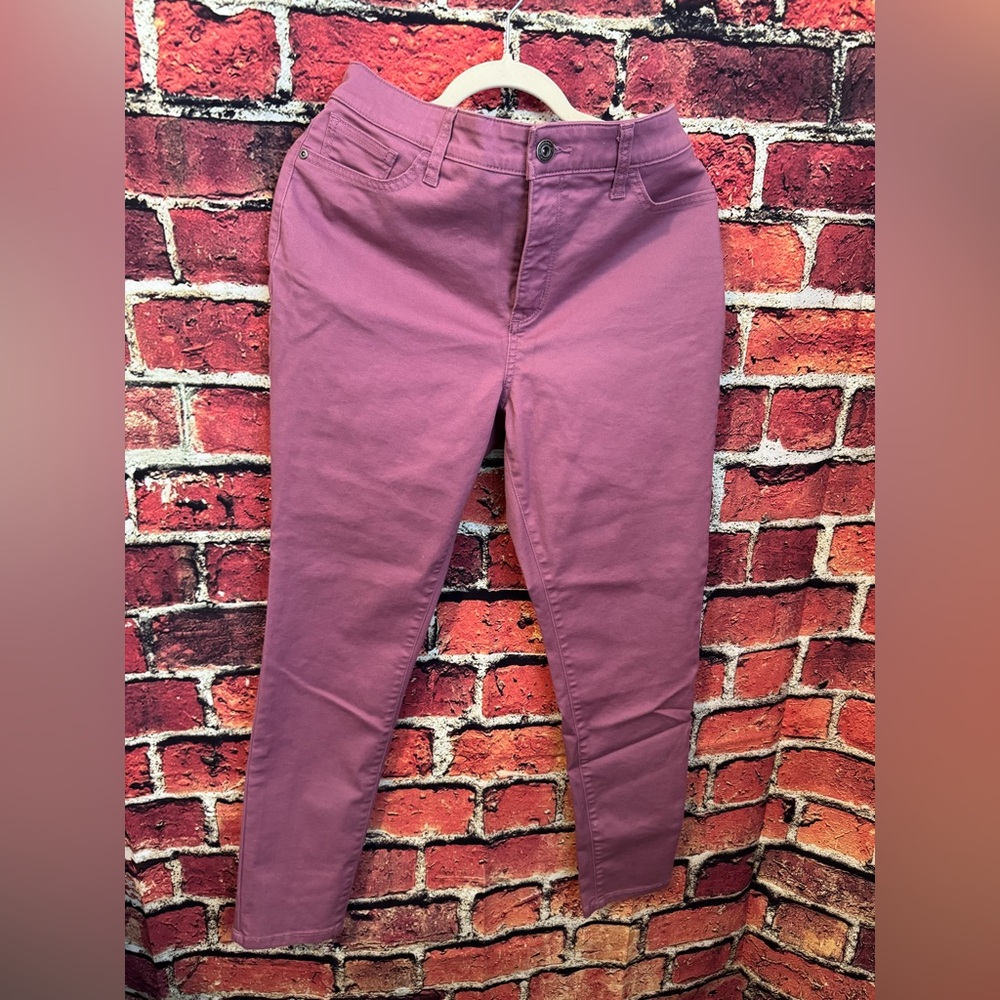 Like New St. John’s Bay Skinny Pants Size 12 Item #PHK1977 Waist 34” Inseam 29”